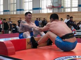 На Чемпионате Монголии по мас-рестлингу разыгран якутский бриллиант