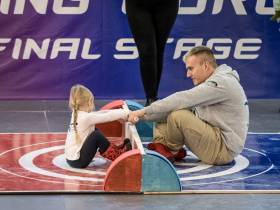 Все эмоции в фоторепортаже Максима Суханова