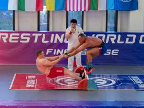 Все эмоции в фоторепортаже Максима Суханова