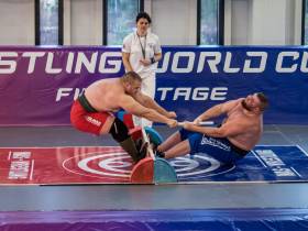 Все эмоции в фоторепортаже Максима Суханова