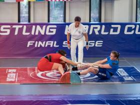 Все эмоции в фоторепортаже Максима Суханова