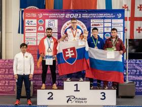 Все эмоции в фоторепортаже Максима Суханова