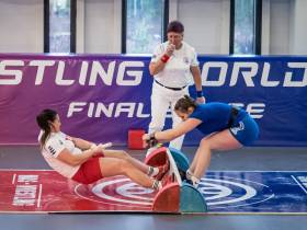 Все эмоции в фоторепортаже Максима Суханова