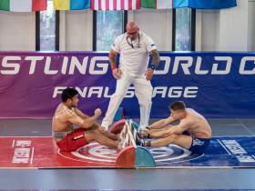 Все эмоции в фоторепортаже Максима Суханова