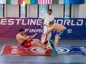 Все эмоции в фоторепортаже Максима Суханова