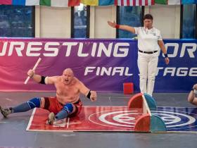 Все эмоции в фоторепортаже Максима Суханова