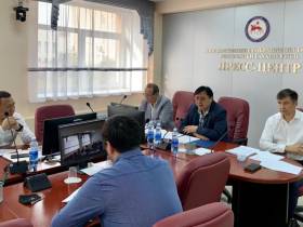 Сенатор Александр Акимов провел в Якутске заседание по вопросам развития мас-рестлинга