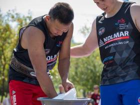 Эндрю Болингер, Канада: К счастью, у нас есть наше замечательное сообщество, поддержку которого я чувствую, поэтому мы точно выживем