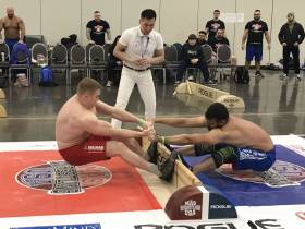 Эндрю Болингер, Канада: К счастью, у нас есть наше замечательное сообщество, поддержку которого я чувствую, поэтому мы точно выживем