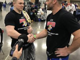 Эндрю Болингер, Канада: К счастью, у нас есть наше замечательное сообщество, поддержку которого я чувствую, поэтому мы точно выживем