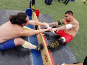 Мас-рестлинг пересек Кордильеры и таким образом обогнул земной шар