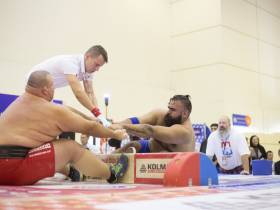 Мас-рестлинг соединяет сердца