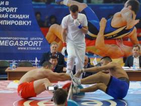 Мас-рестлинг соединяет сердца