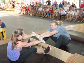 Мас-рестлинг соединяет сердца