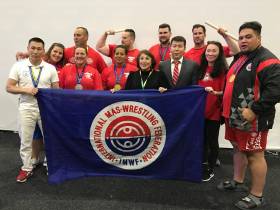 Арнольд Шварценеггер дал старт соревнованиям мас-рестлеров в Австралии