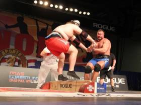 Улисс Пейн III одержал убедительную победу в турнире по мас-рестлингу в США