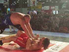 Сенсационная смена мирового лидера в мас-рестлинге