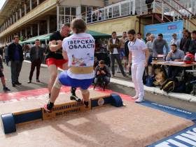 В Москве в честь Дня города проведен турнир по мас-рестлингу. Фото