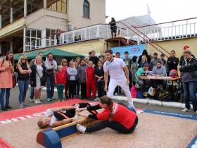 В Москве в честь Дня города проведен турнир по мас-рестлингу. Фото
