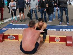В Москве в честь Дня города проведен турнир по мас-рестлингу. Фото